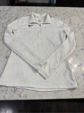 Nike Dri Fit Women’s Medium White Textured Long-Sleeve 1/4 zip pullover. Vibrant